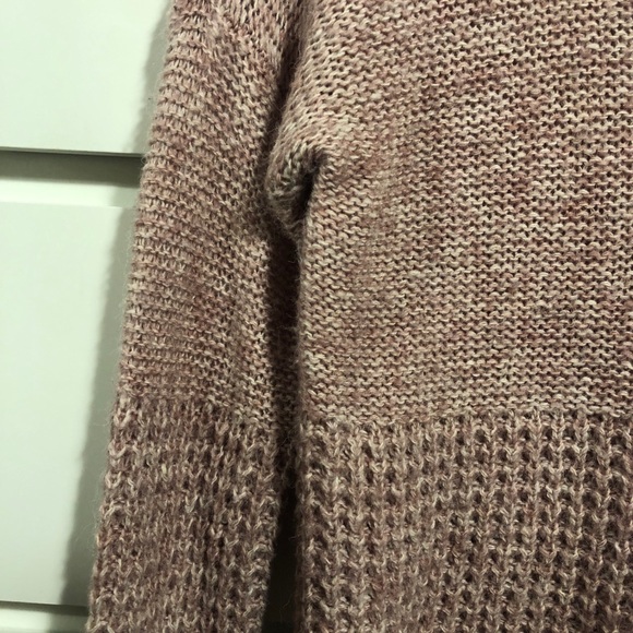 American Eagle Pink Sweater - Picture 3 of 6